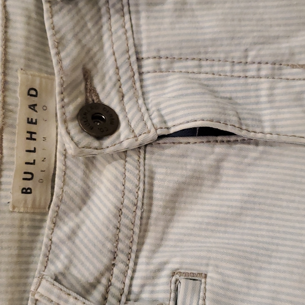 Shorts - Picture 2 of 3